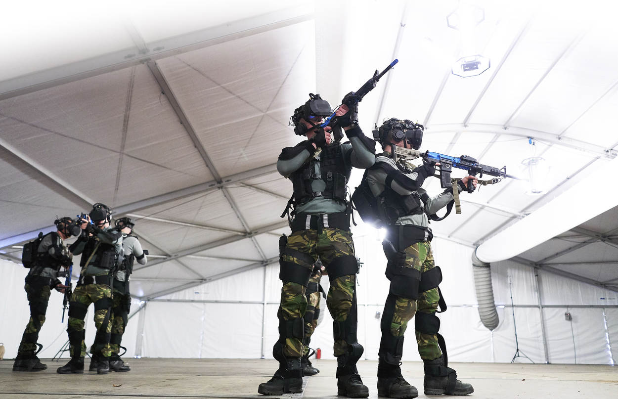 Oefenen met SUIT (Foto: Ministerie van Defensie)
