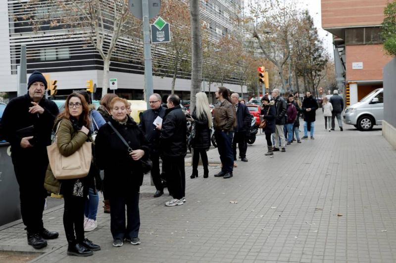 Lange rijen voor Catalaanse stemlokalen