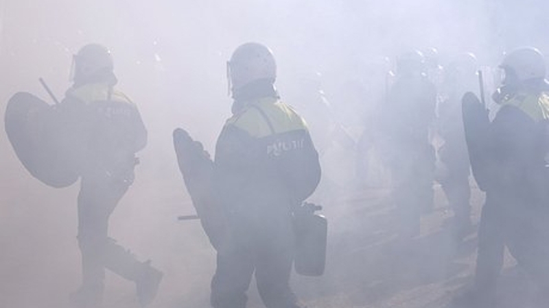 ME ingezet bij vechtpartij Utrecht (Foto: Stockfoto politie.nl) ME ingezet bij vechtpartij Utrecht (Foto: Stockfoto politie.nl)