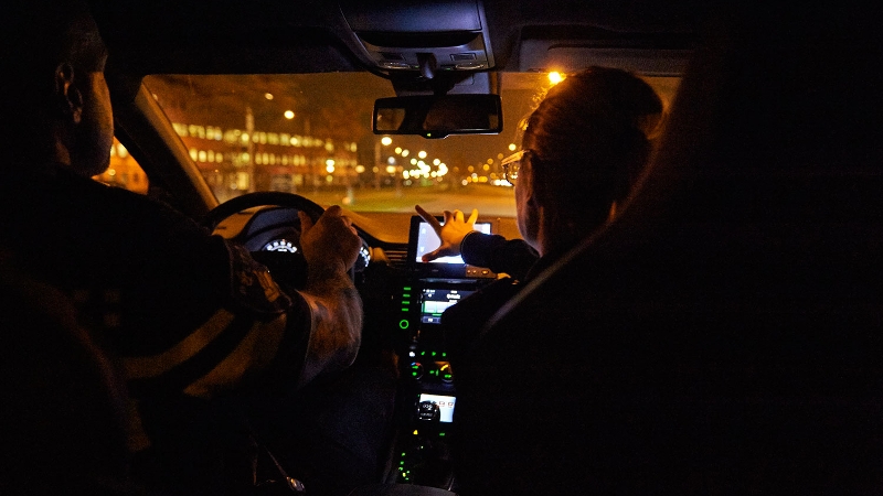 Fluitende overvaller dwingtg lift af van bezorger (Foto: stockfoto politie.nl)