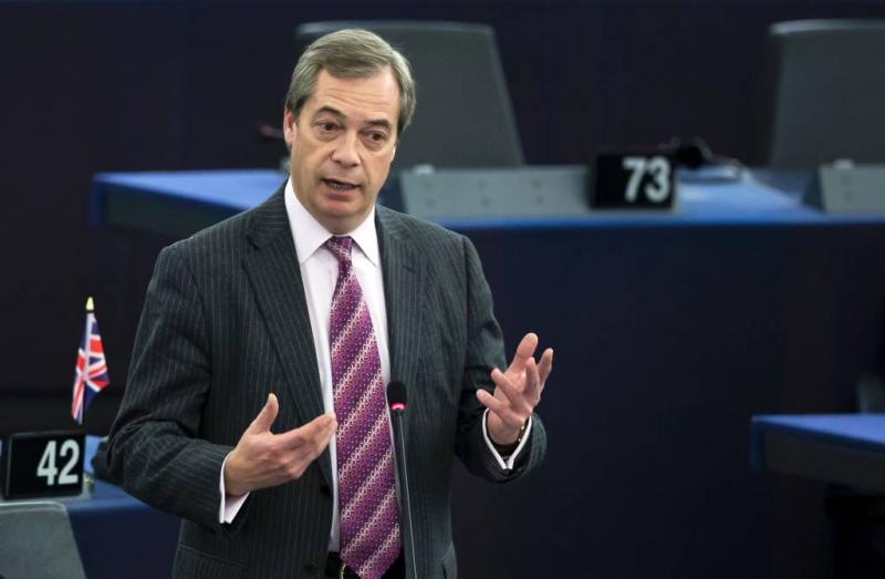 EU-parlement houdt helft salaris Farage in
