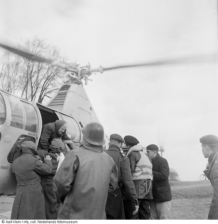 Gered door helikopter (Foto: Koninklijke Bibliotheek)