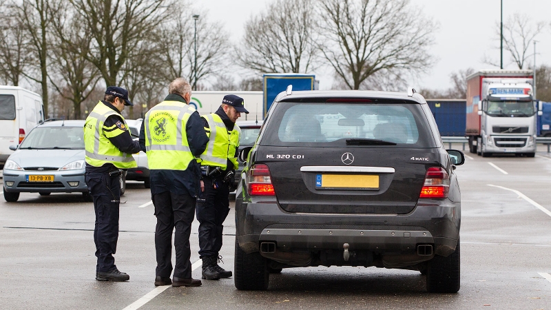 Achteruit voor alcoholcontrole (Foto: stockfoto politie.nl)