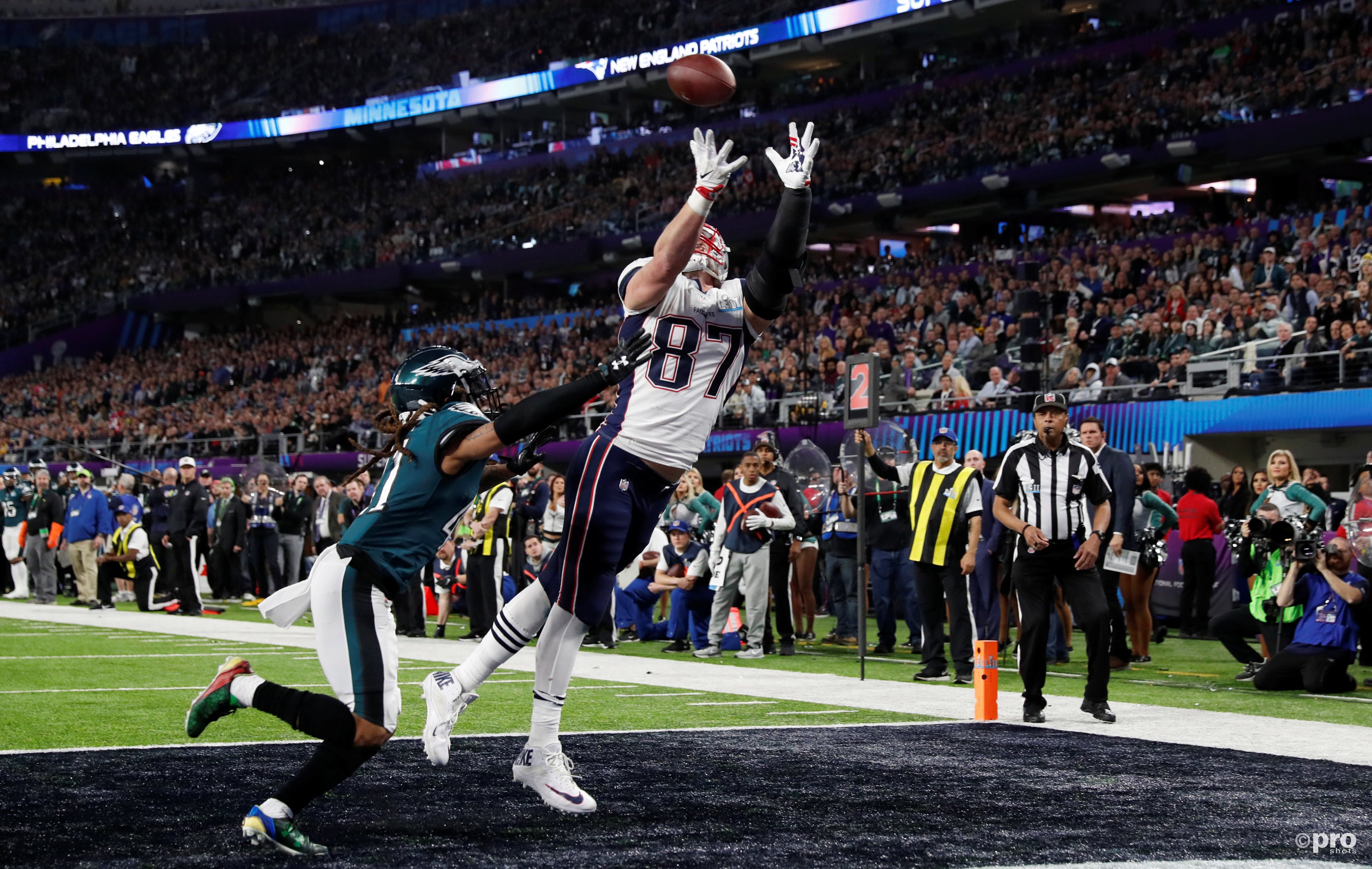 New England Patriots' Rob Gronkowski vangt de bal in de endzone na een mooie loopactie (Pro Shots / Action Images)