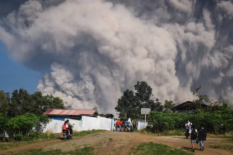 Vulkaan Sumatra spuwt 5 kilometer as lucht in