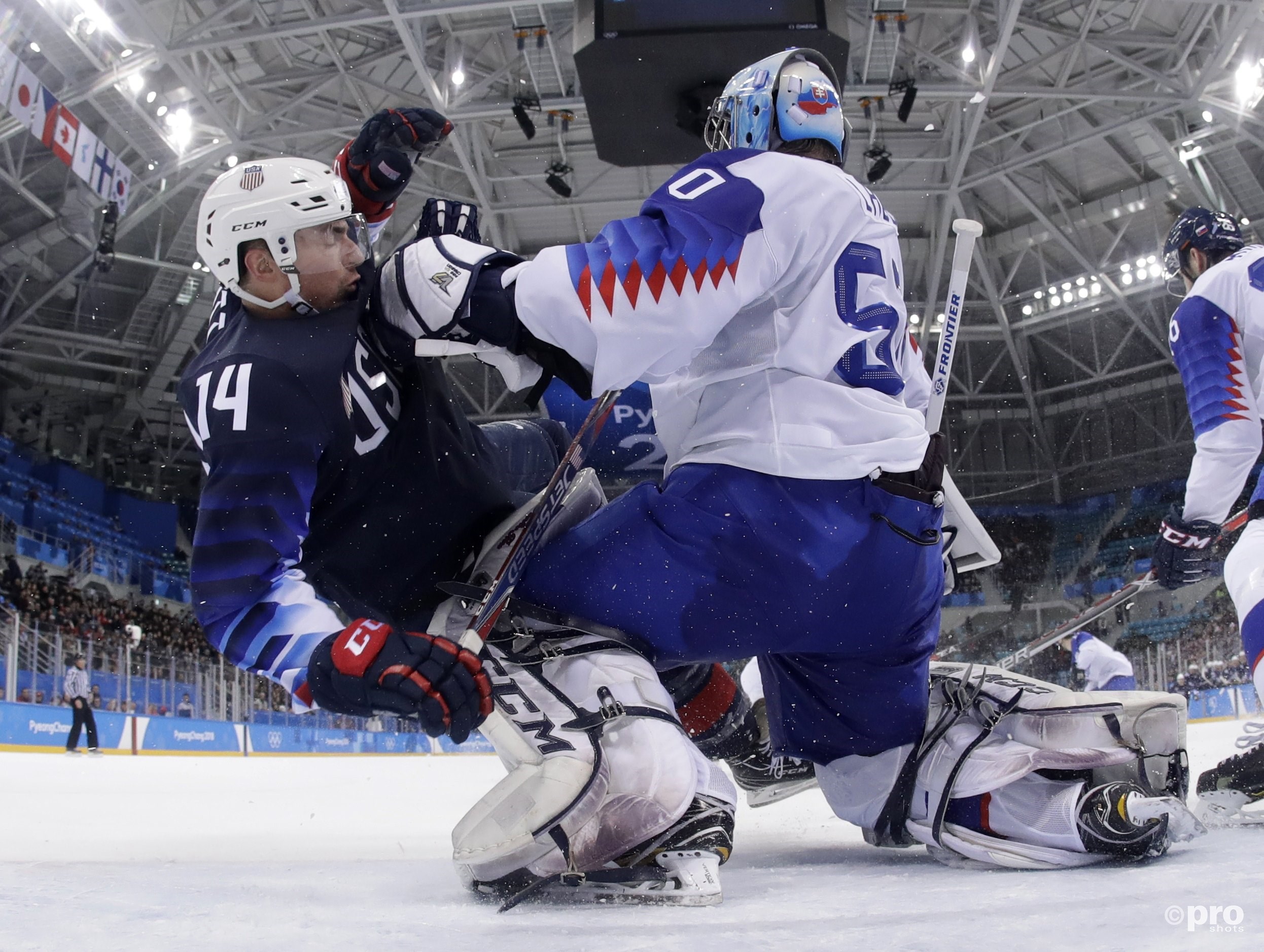 Het was hard tegen hard in het Gangneung Hockey Centre (Pro Shots/Action Images)