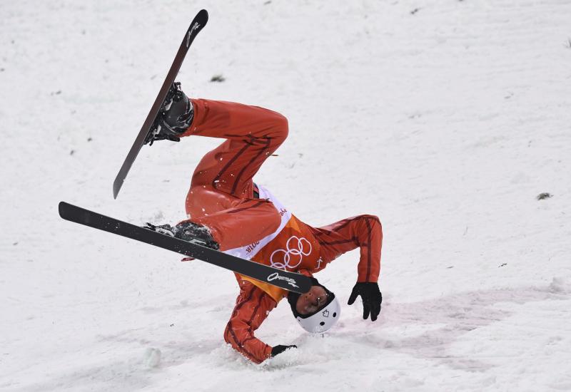 Stanislau Hladchenko lijkt niet helemaal goed te landen bij de Aerials op de Olympische Spelen, wat zou een leuk onderschrift zijn bij deze foto? (Pro Shots / Action Images)