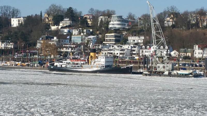 Een ijsbreker in de haven van Hamburg (Foto: Interpretatie)
