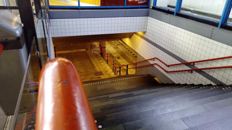 Wateroverlast op station Sloterdijk  (Foto: DJMO )