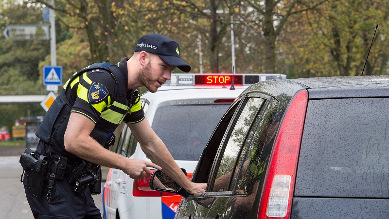 Gezakt voor examen, toch de weg op (Foto: stockfoto politie.nl)