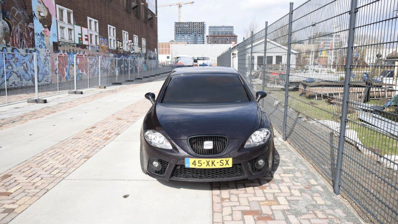 De gestolen auto (Foto: Politie.nl) De gestolen auto (Foto: Politie.nl)