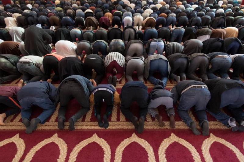 'Geld uit Golfregio naar tientallen moskeeën'