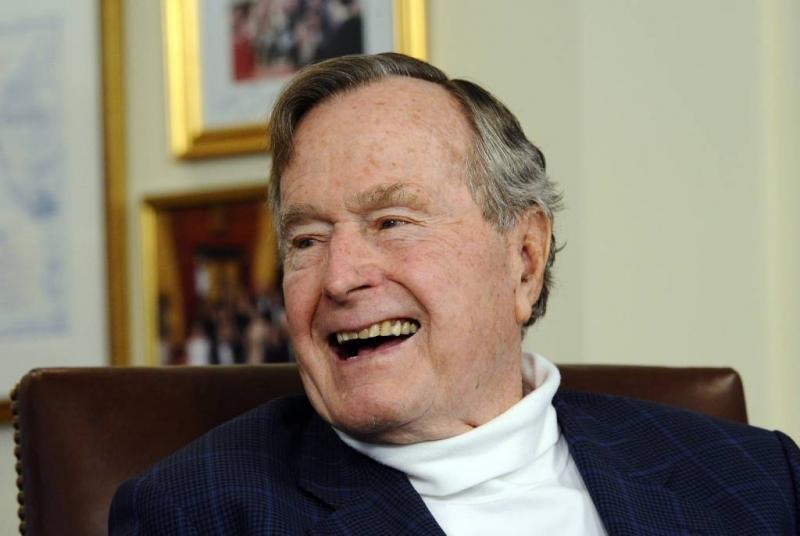 Oud-president George H.W. Bush in ziekenhuis