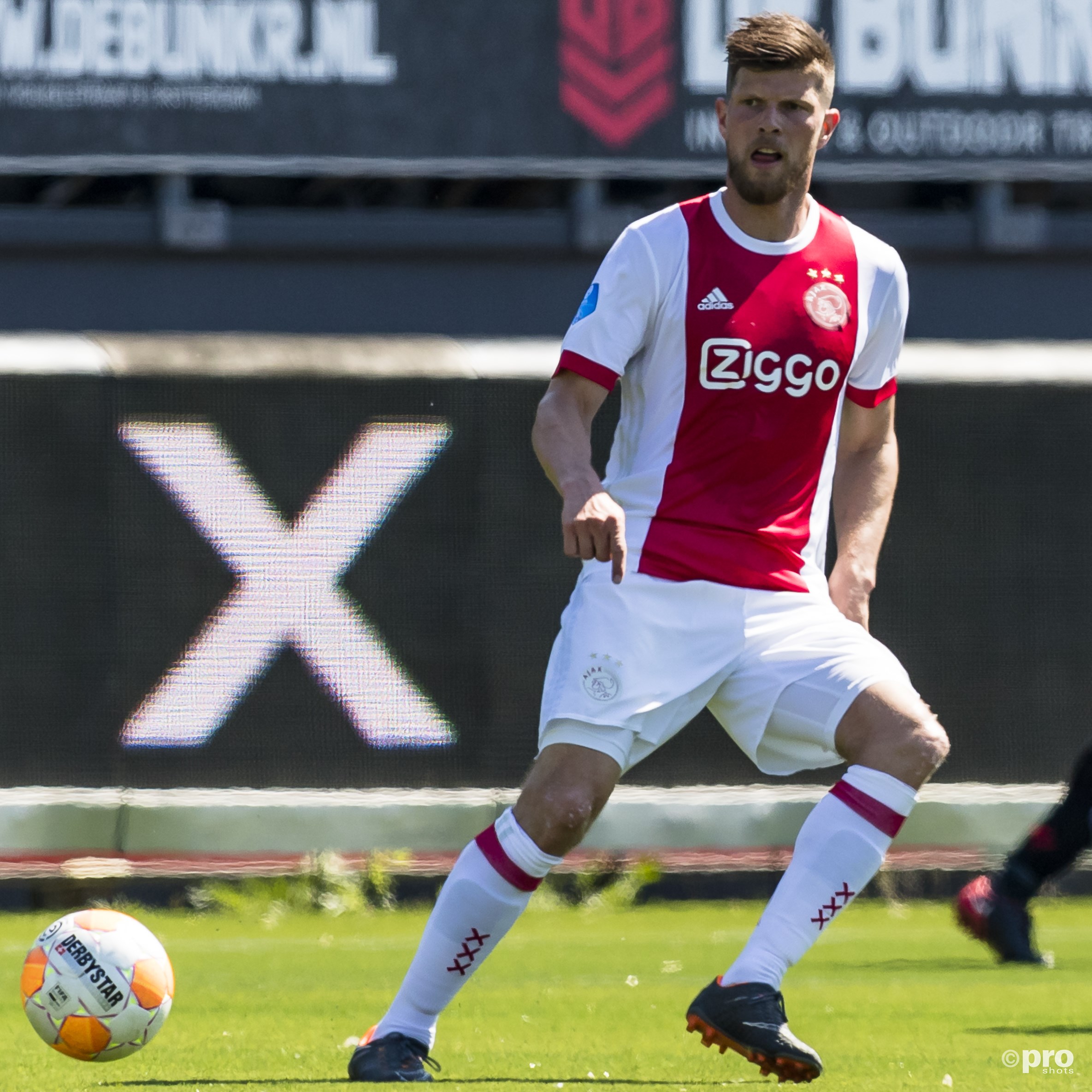 Huntelaar blijft nog een jaar bij Ajax voetballen. (PRO SHOTS/Marcel van Dorst)