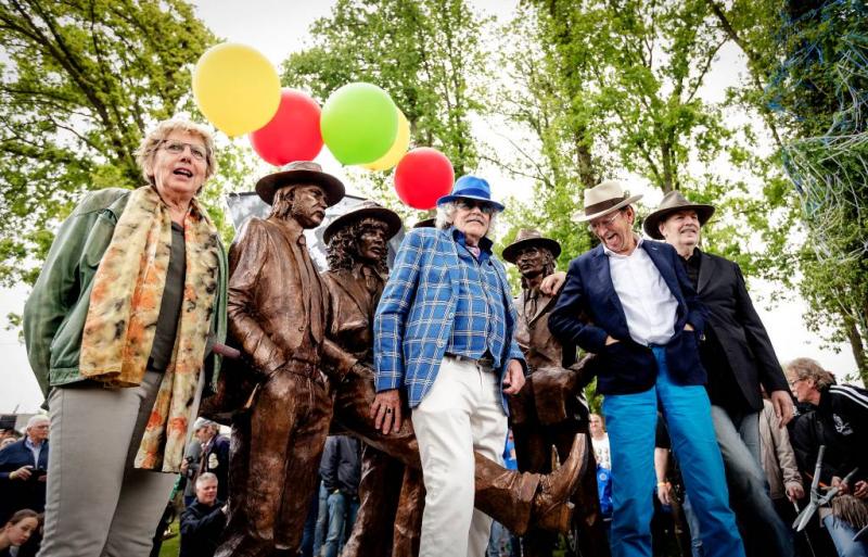 Standbeeld voor Normaal onthuld in Hummelo