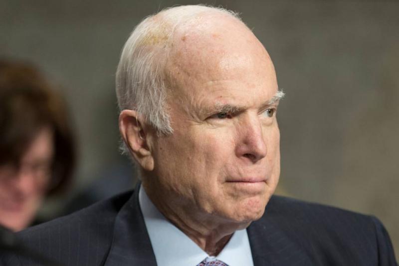 Witte Huis beledigt McCain: 'hij gaat toch dood'