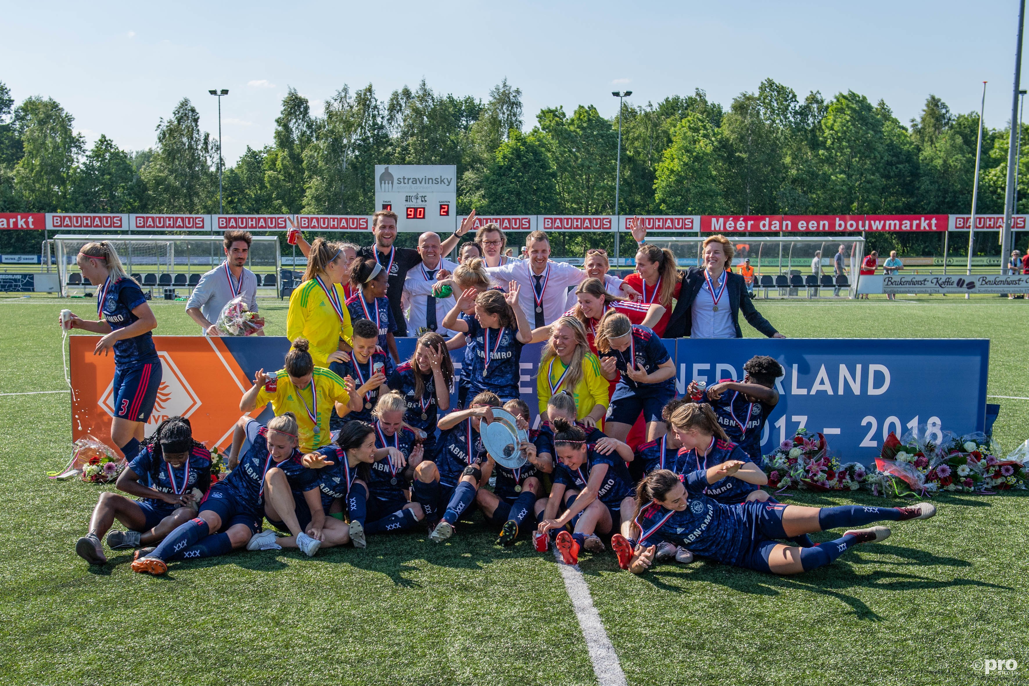 De dames van Ajax zijn kampioen. (PRO SHOTS/Lars Smook)