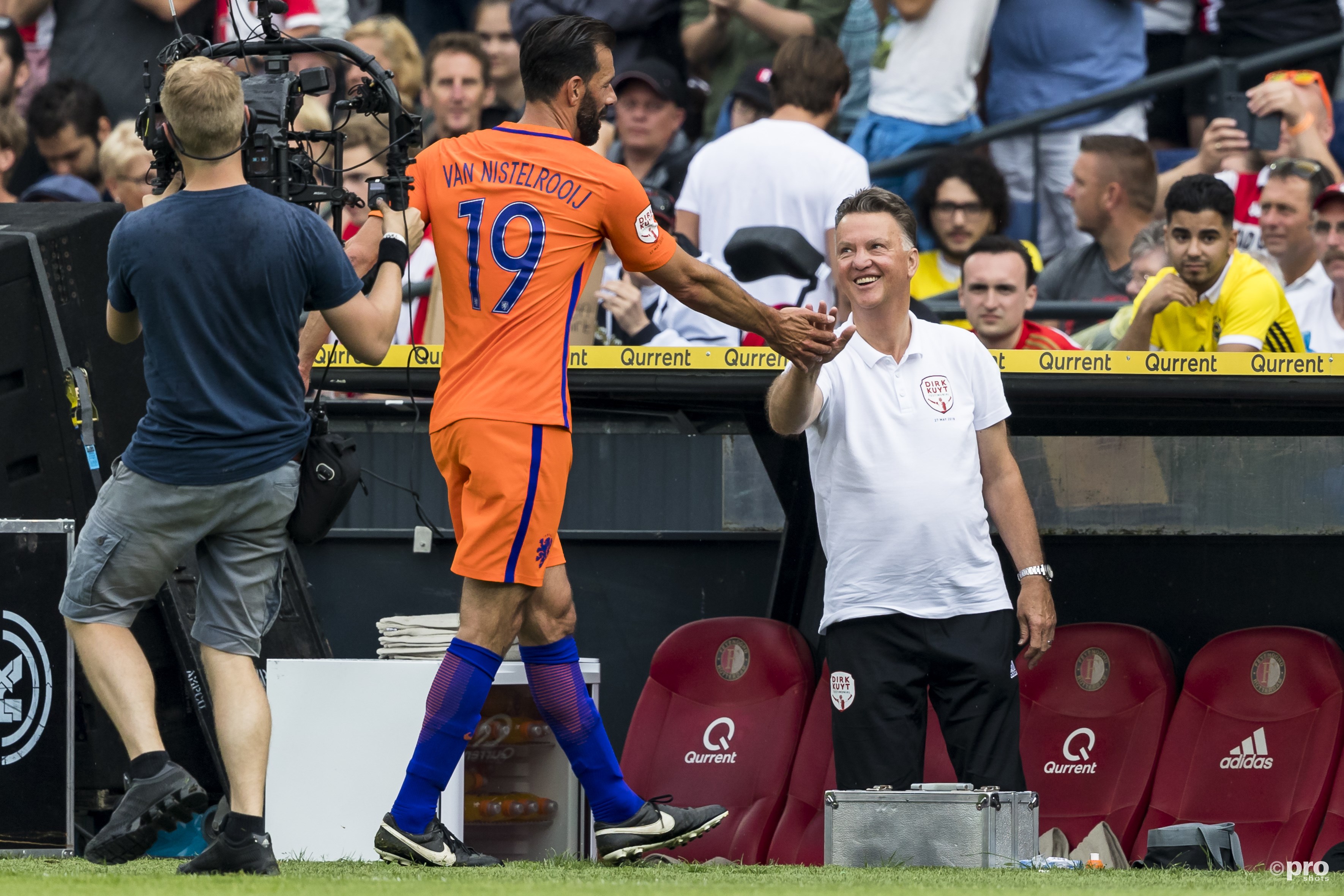 Louis van Gaal op de afscheidswedstrijd van Dirk Kuijt. (Pro Shots / Marcel van Dorst)