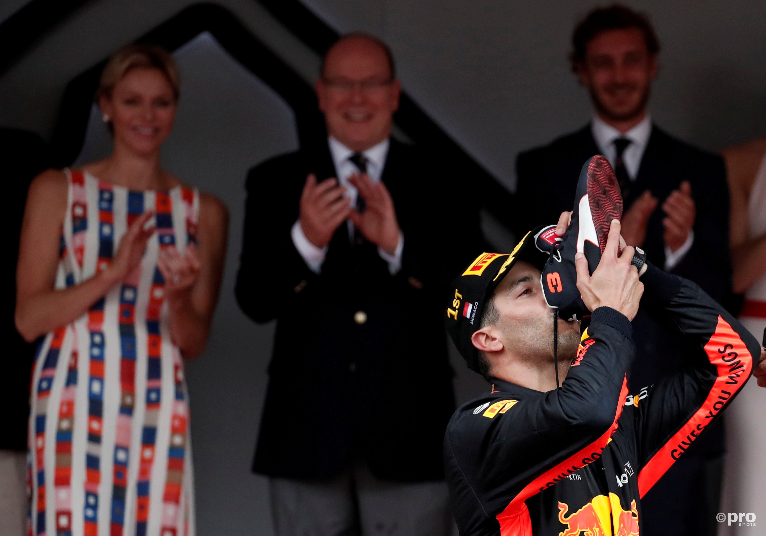 Ricciardo drinkt weer uit de schoen. (Bron: PRO SHOTS/Action Images)