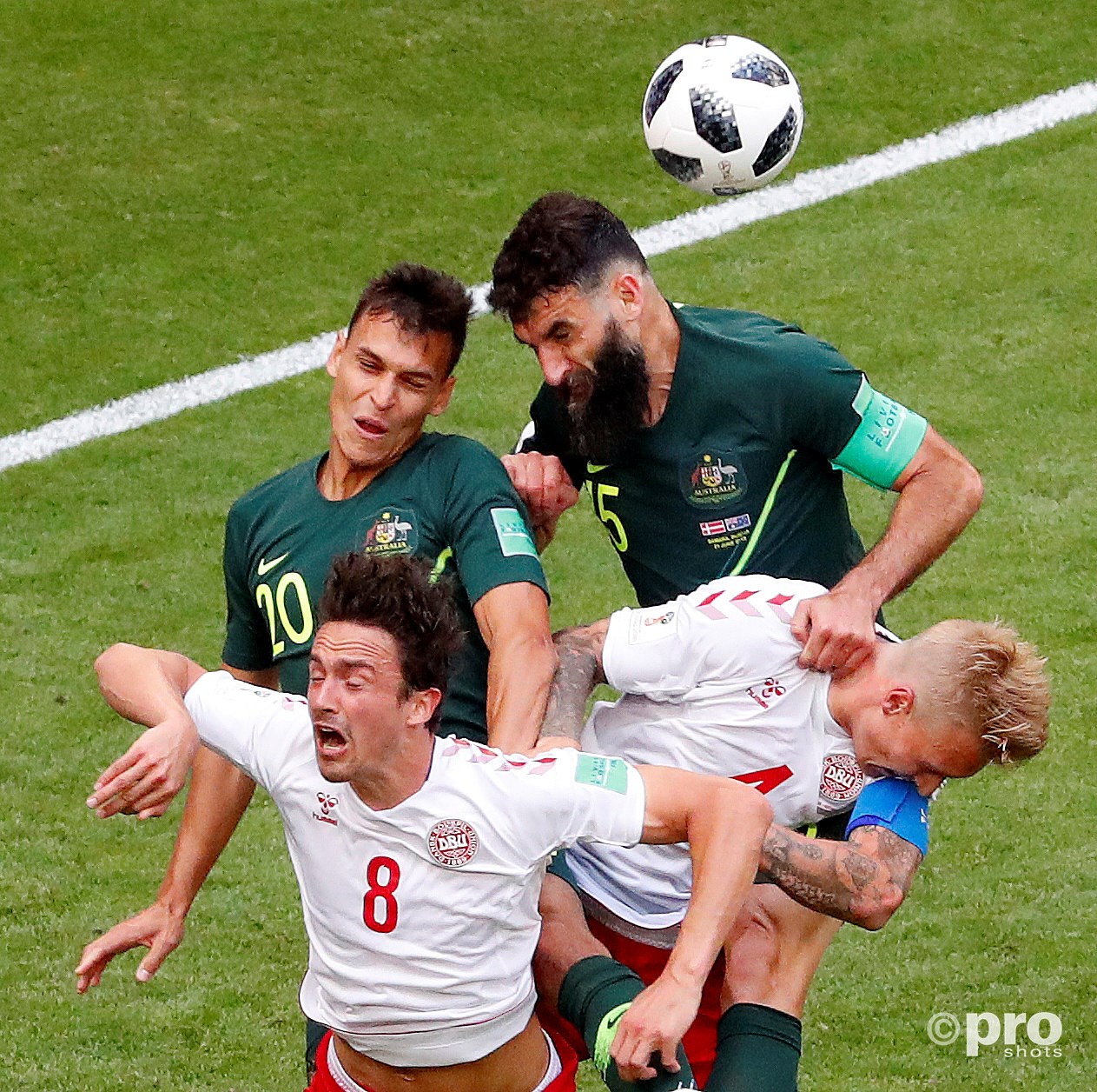 Mile Jedinak & Trent Sainsbury in duel met Denmark's Thomas Delaney and Simon Kjaer. (PRO SHOTS/Action Images)