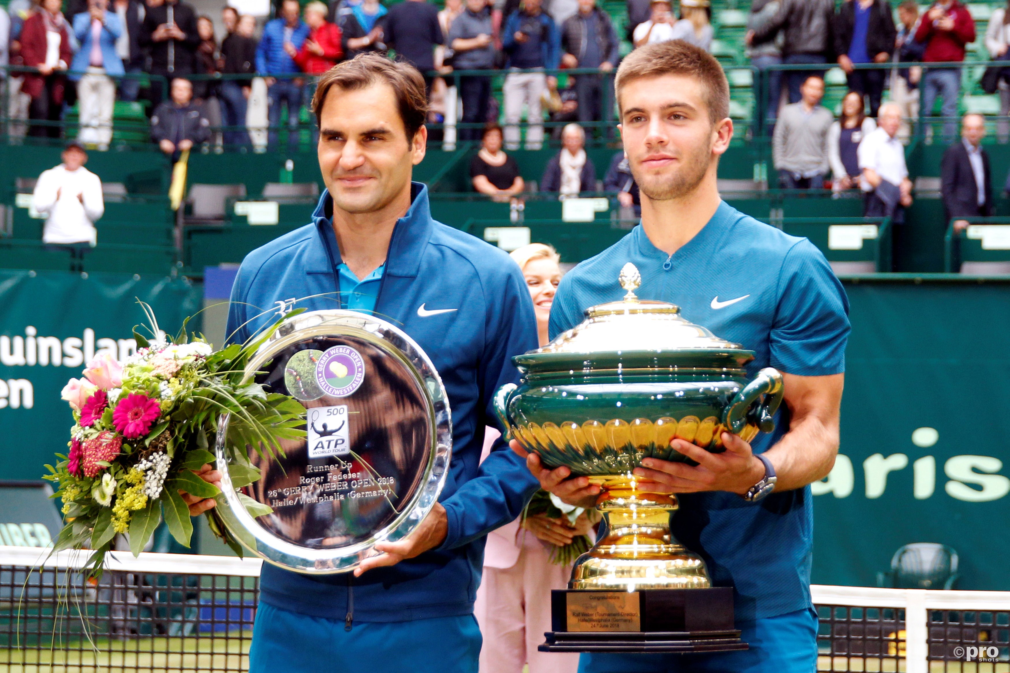 Coric verslaat Federer in de finale van Halle. (PRO SHOTS/Action Images)