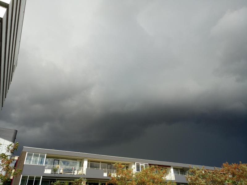 bazbo zag zaterdag een dreigende lucht in Apeldoorn (Foto: bazbo)