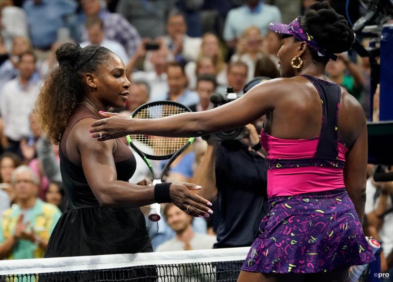 Serena (links) toonde weinig vreugde na het uitschakelen van haar zus Venus (Pro Shots/Action Images)