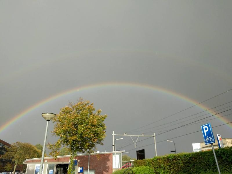 WyriHaximus zag deze regenboog bij Station Alkmaar Noord. Waar die pot met goud staat wil hij echter niet vertellen