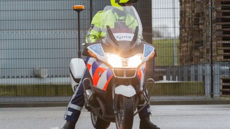 Dronken automobilist rijdt in op motoragent (Foto: stockfoto politie.nl)