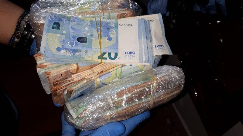 Kilo's drugs en ruim een ton gevonden in Rotterdam (Foto: Politie.nl)