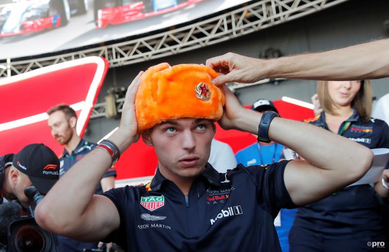 We zien hier Max Verstappen tijdens de Grand Prix van Rusland in Sochi, wat is hier gaande? (Pro Shots / Action Images)