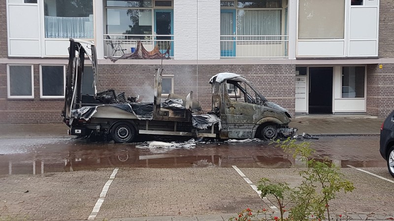 Vrachtwagen vol chemicaliën uitgebrand (Foto: Politie.nl)