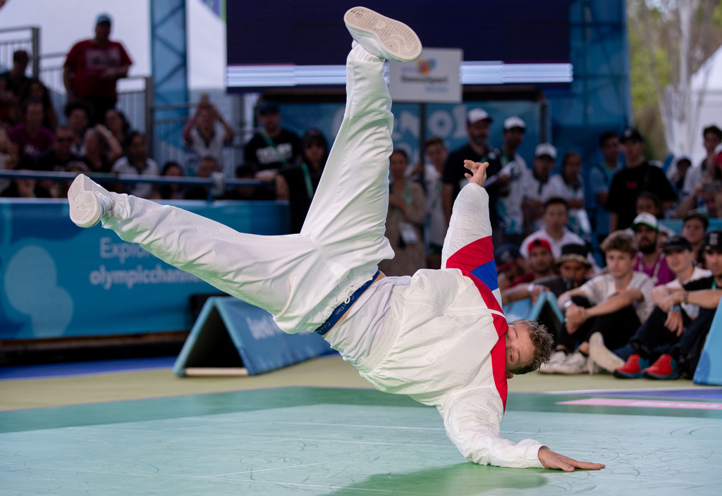 Sergei Chernyshev, uitkomend onder de naam Bumblebee, danst zich een weg naar het goud (Ian Walton for OIS/IOC)