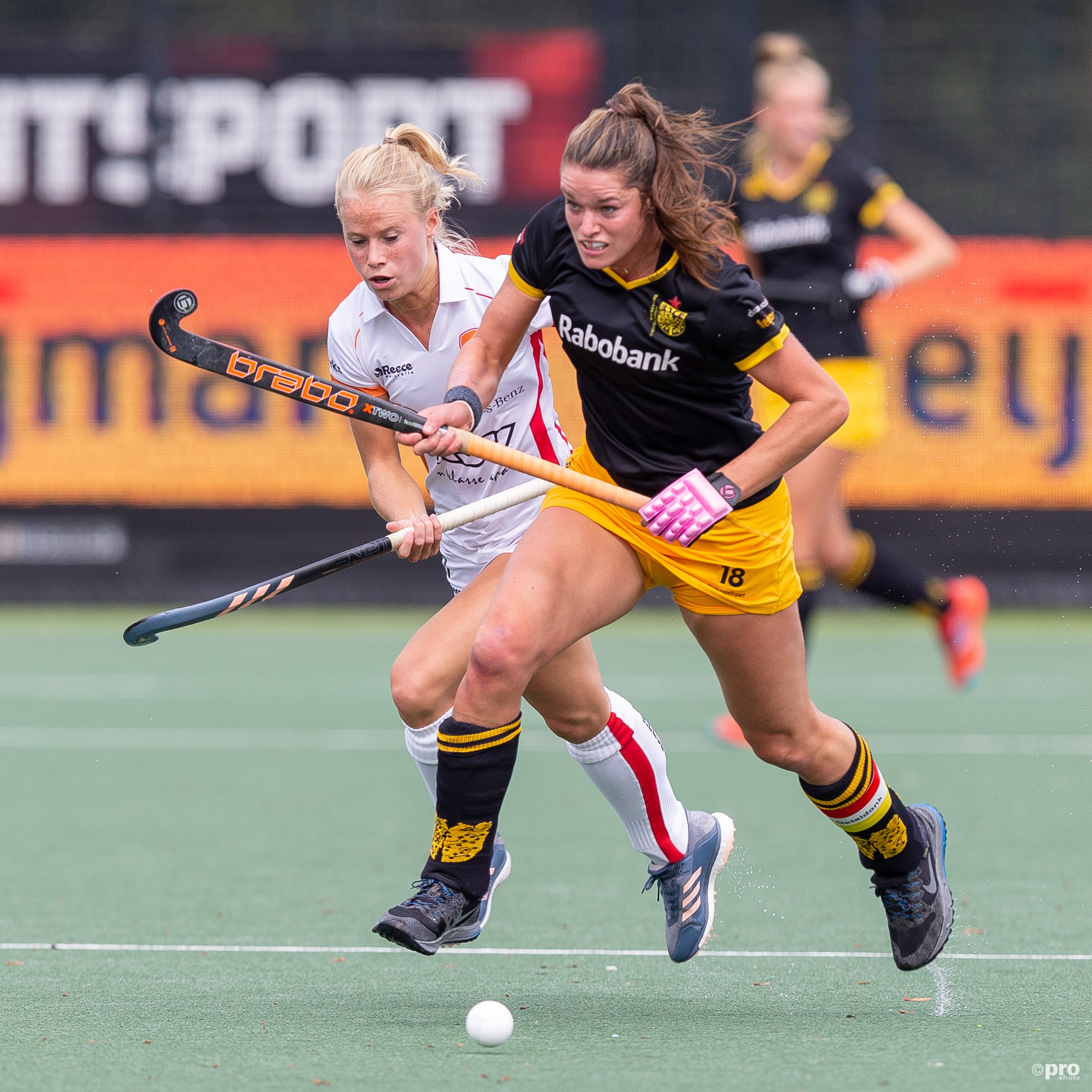 Welten in actie voor HC Den Bosch. (PRO SHOTS/Peter van Gogh)