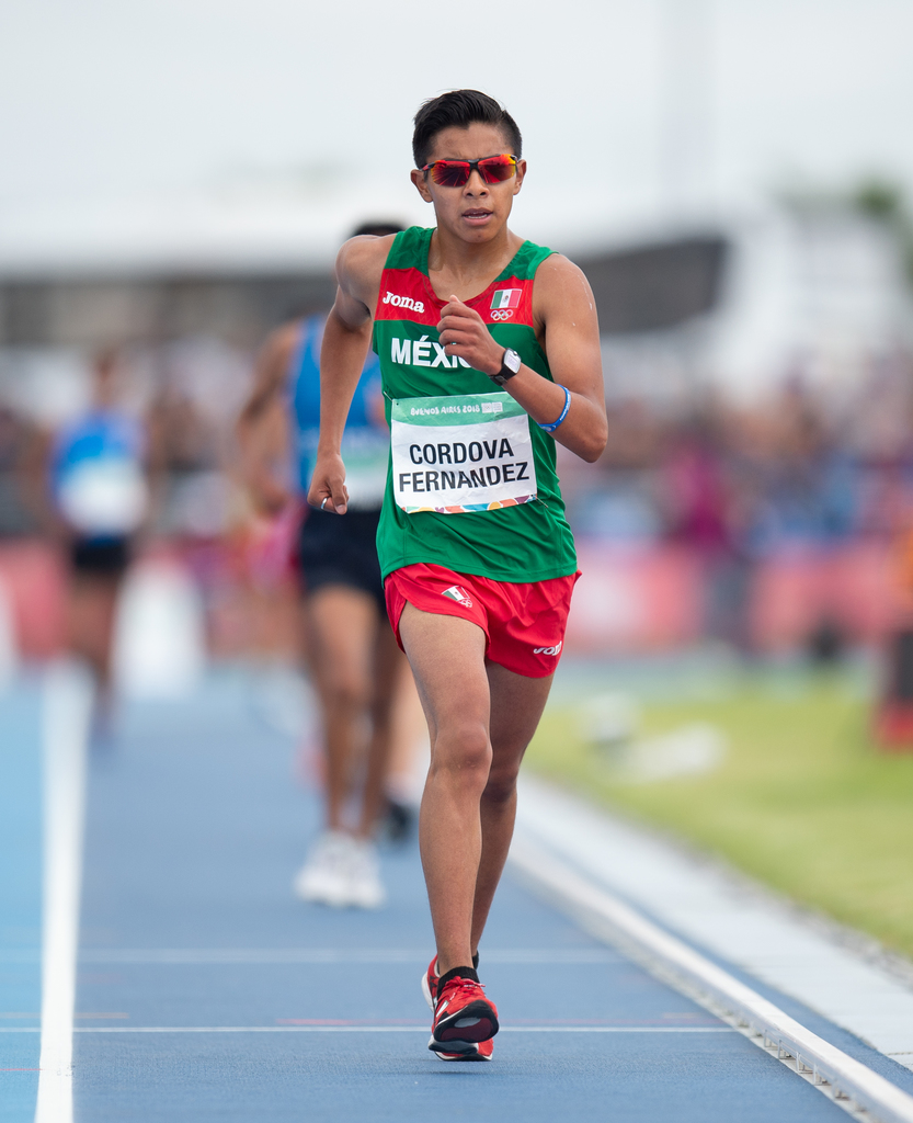 Met deze stap is niks mis, maar snelwandelaar Cesar Cordova Fernandez maakte het in zijn eindsprint toch wat te gortig (Joe Toth for OIS/IOC)