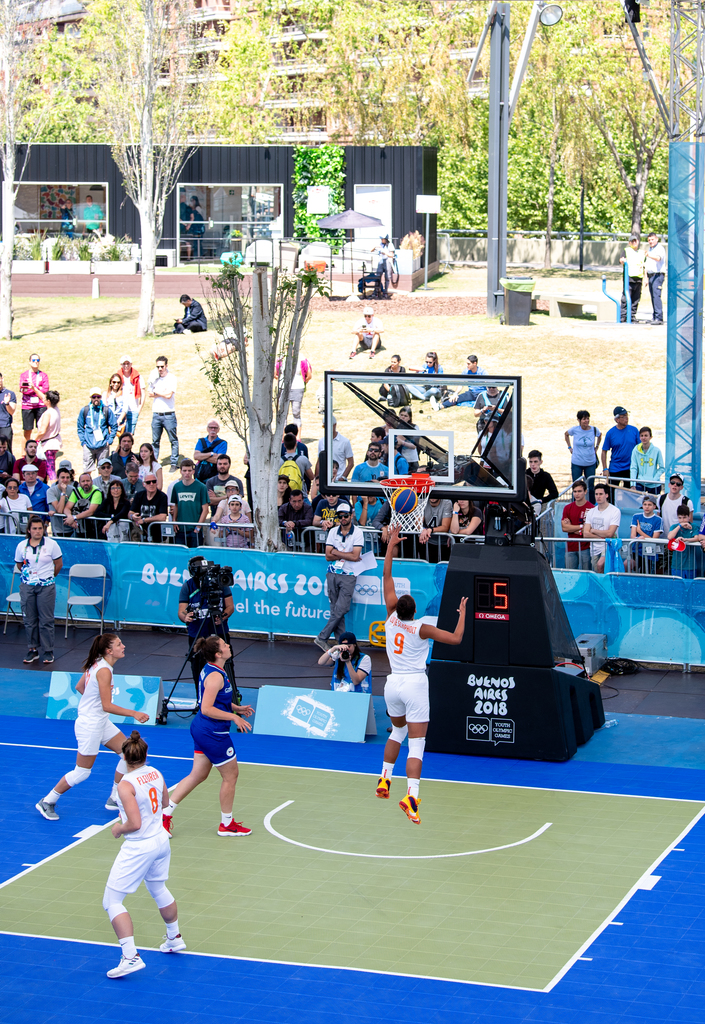 De Nederlandse basketbalsters in actie tegen Tsjechië (Lukas Schulze for OIS/IOC)