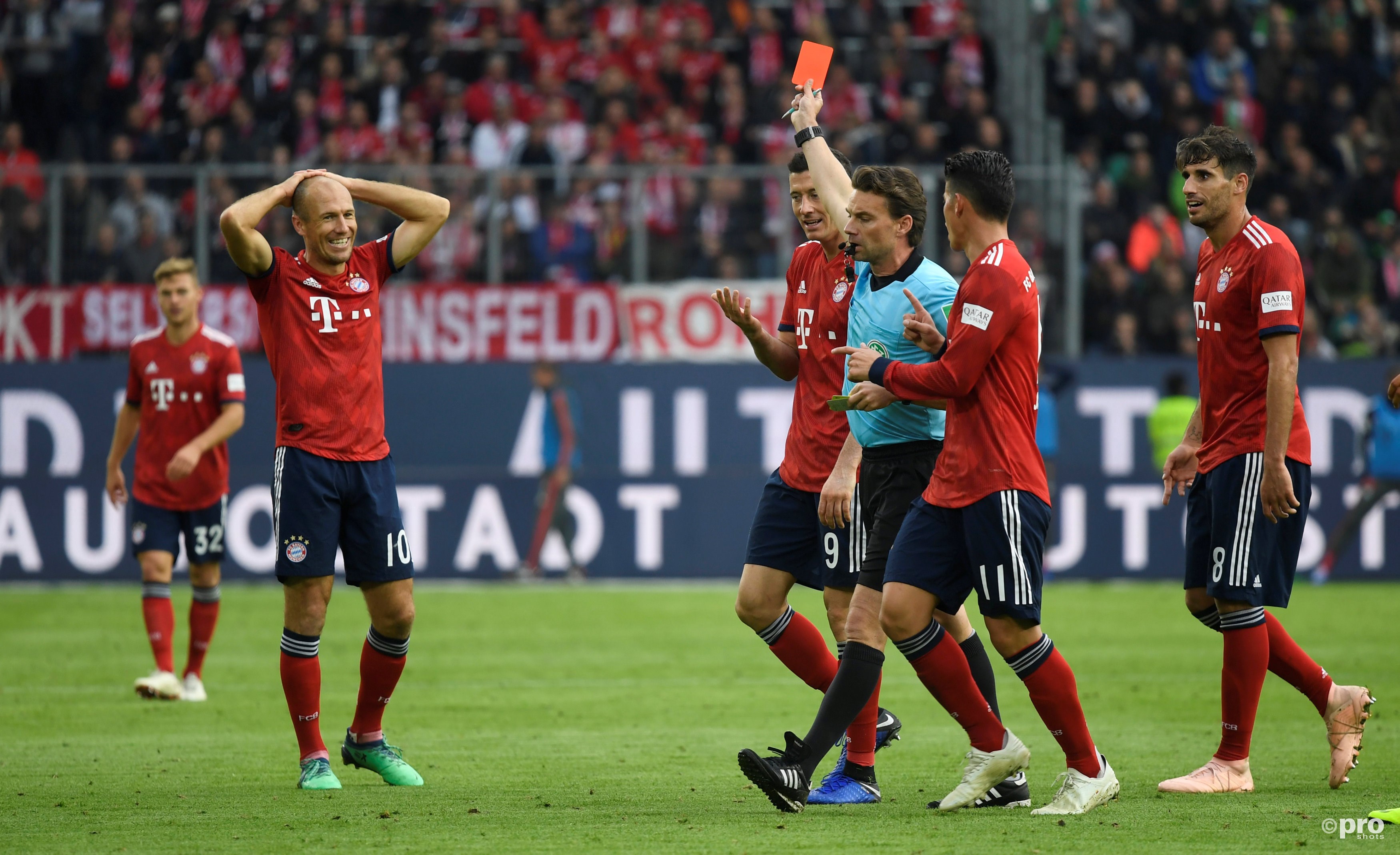 Robben krijgt rood. (PRO SHOTS/Action Images)