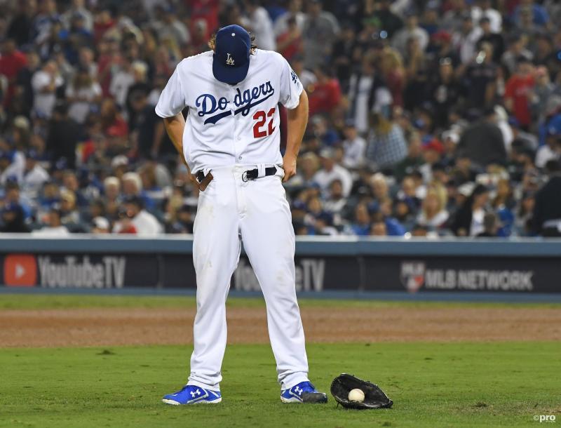 We zien hier Los Angeles Dodgers-pitcher Clayton Kershaw tijdens de World Series, wat is hier allemaal gaande? (Pro Shots / Action Images)