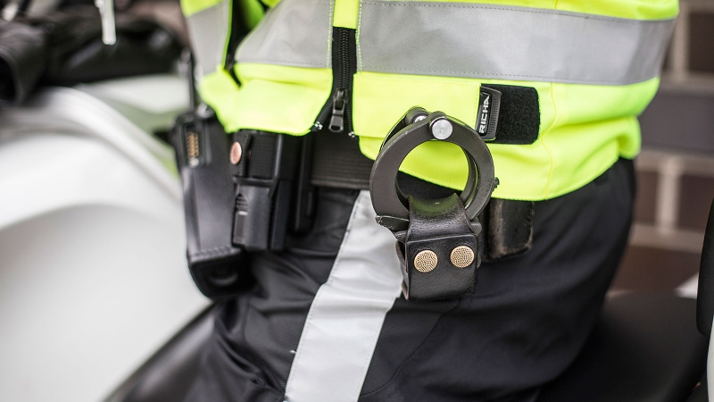 Vluchtende verdachte ramt meerdere auto's (Foto: Stockfoto politie.nl)