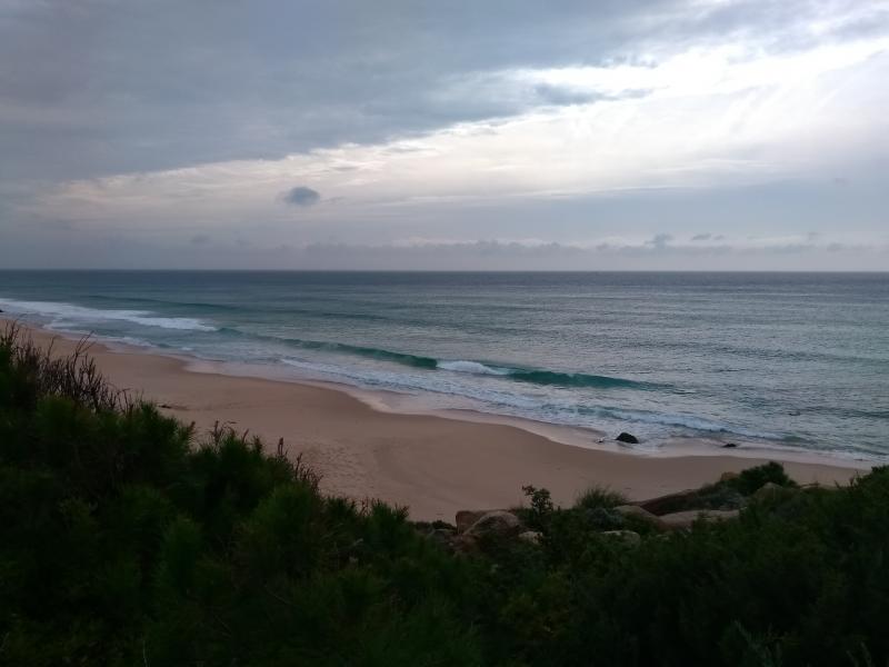 Kroezel reist verder door Spanje en was bij een sombere Playa de Canuela