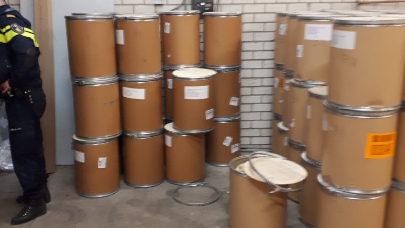 1200 kilo drugsgrondstoffen aangetroffen in Roosendaal (Foto: Politie)