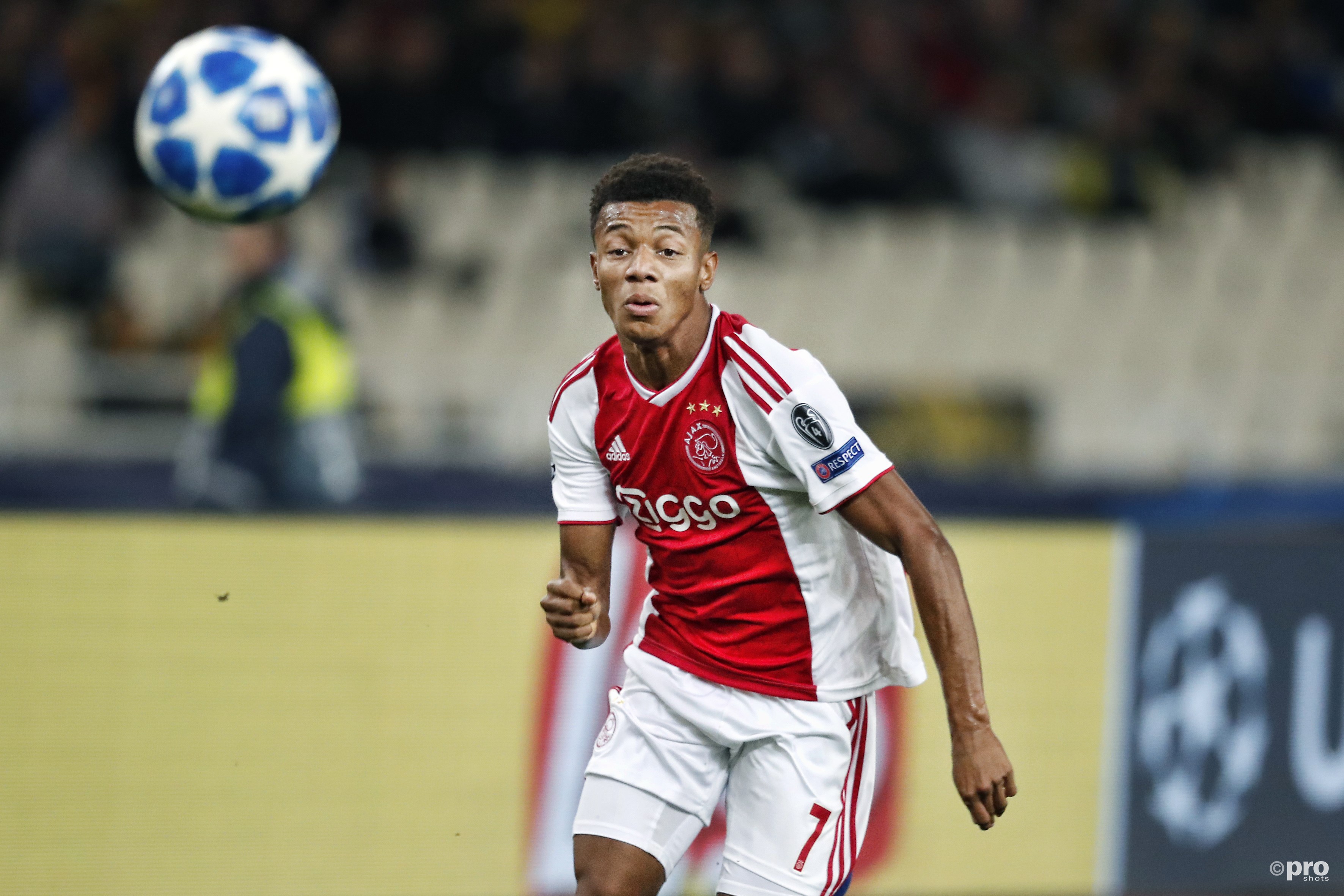 Neres tijdens AEK - Ajax. (PRO SHOTS/Stanley Gontha)