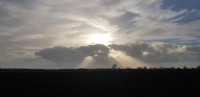 Mooie wolken boven de Maas bij Overasselt (Foto: StateOfMind )