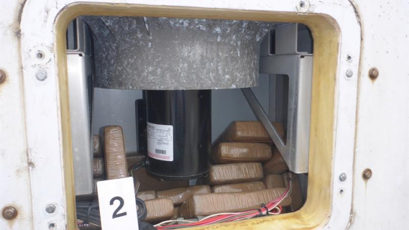 Douane vindt 65 kilo coke in koelmotor container (Foto: Openbaar Ministerie)