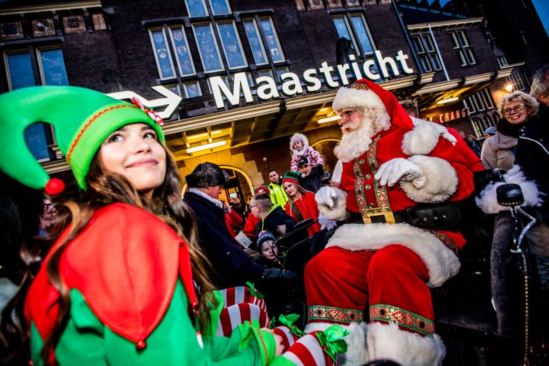 De Kerstman doet zijn intrede  (Foto: Maastricht Marketing - Focus 22)