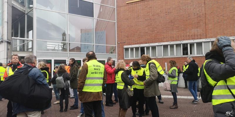 Gele hesjes in Amsterdam (Foto: FOK!)