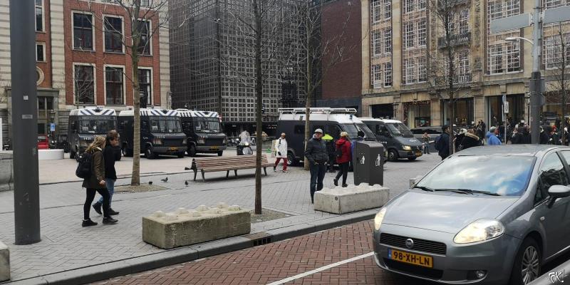 Gele hesjes op de Dam (Foto: FOK!)