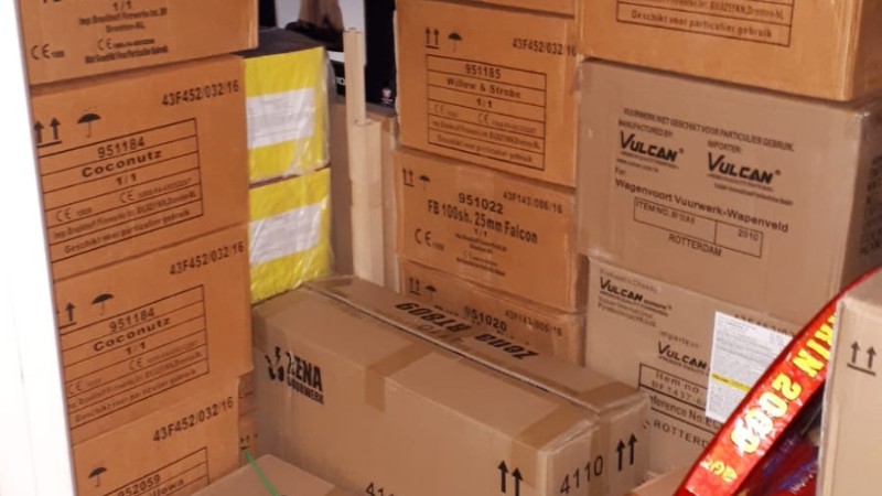 1000 kg illegaal vuurwerk in rijtjeswoning (Foto: Politie)