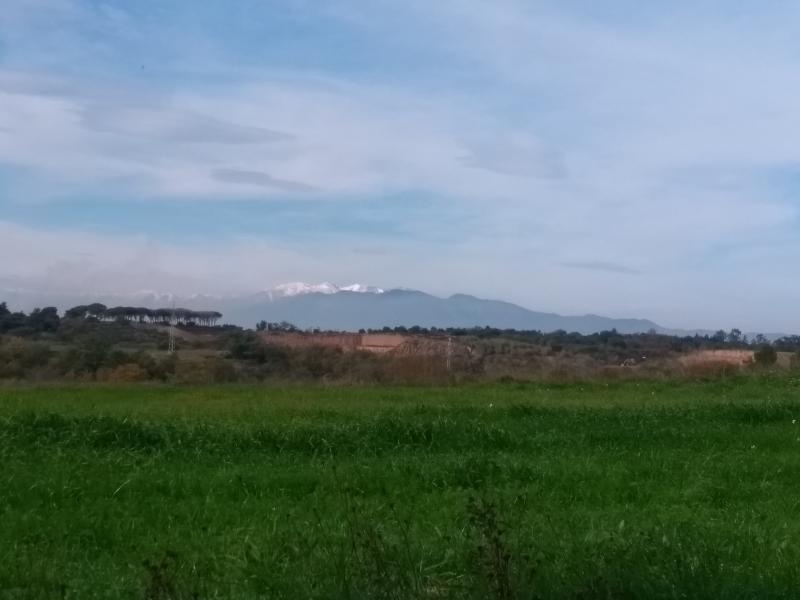 Besneeuwde bergtoppen in de verte in Spanje (Foto: Kroezel)