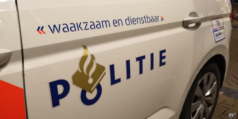 Zuiplap rijdt niet één, maar twee keer tegen politieauto (Foto: FOK!)